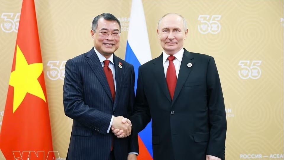Prime Minister Le Minh Hung meets with Russian President Vladimir Putin in Moscow
