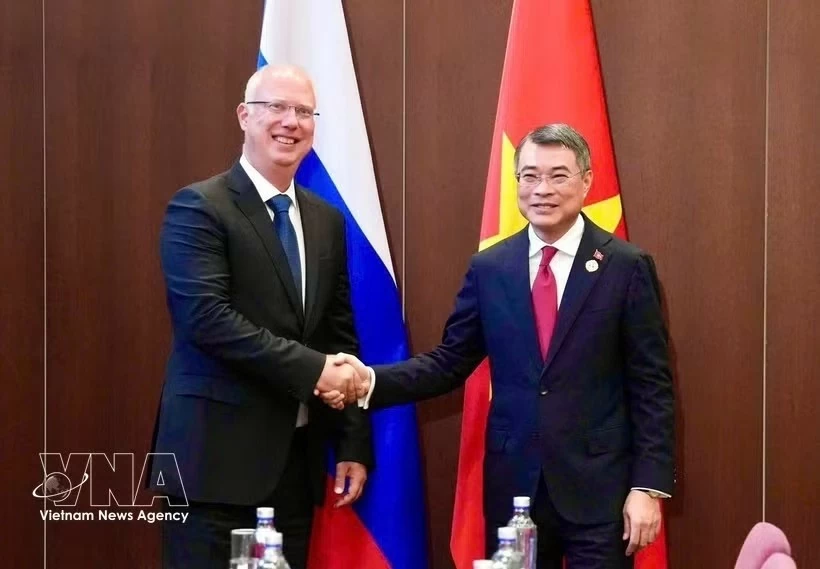 Prime Minister Le Minh Hung receives head of Russian Direct Investment Fund in Kazan