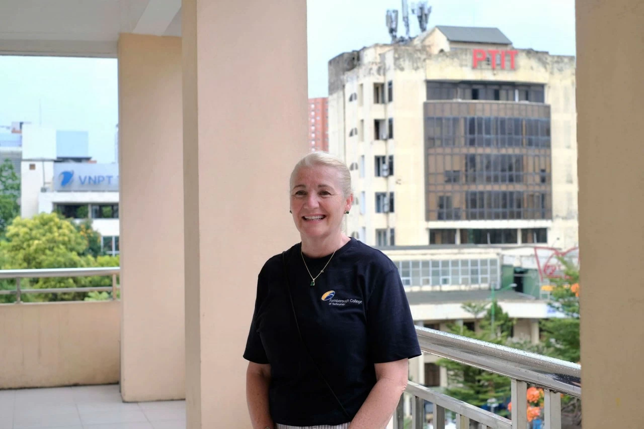 Gwen Grace believes that learning experiences beyond the traditional classroom enable students to build confidence, foster independence and develop a deeper appreciation of cultural diversity. (Photo: Ngoc Linh) Gwen Grace believes that learning experiences beyond the traditional classroom enable students to build confidence, foster independence and develop a deeper appreciation of cultural diversity. (Photo: Ngoc Linh)