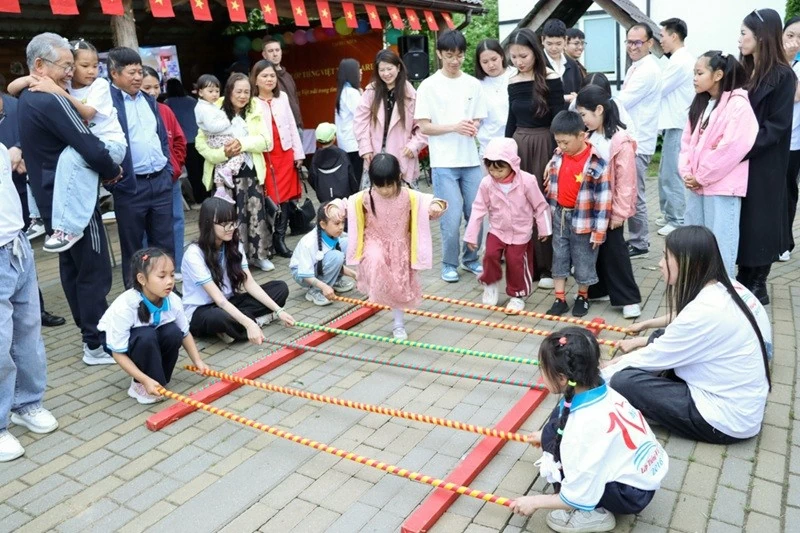 Vietnamese Community in Belarus launches Vietnamese Language Summer Camp 2026, celebrates 10th anniversary of Vietnamese Class Vietnamese Community in Belarus launches Vietnamese Language Summer Camp 2026, celebrates 10th anniversary of Vietnamese Class