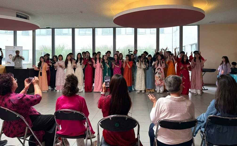 The fourth Vietnam Festival takes place vibrantly in Lorient City