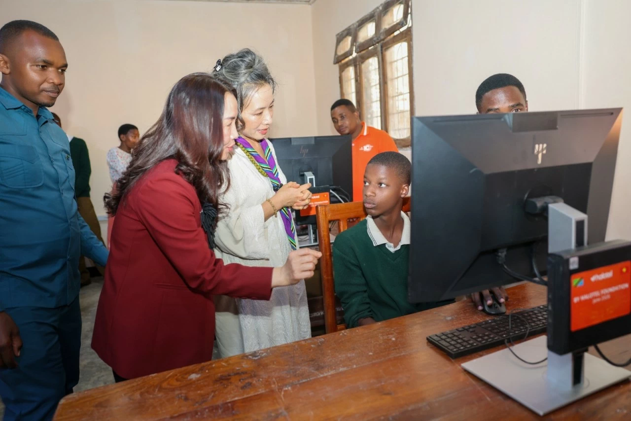 Vietnamese Ambassador and Halotel donate computer lab to Kiwanja cha Ndege Dodoma CC School