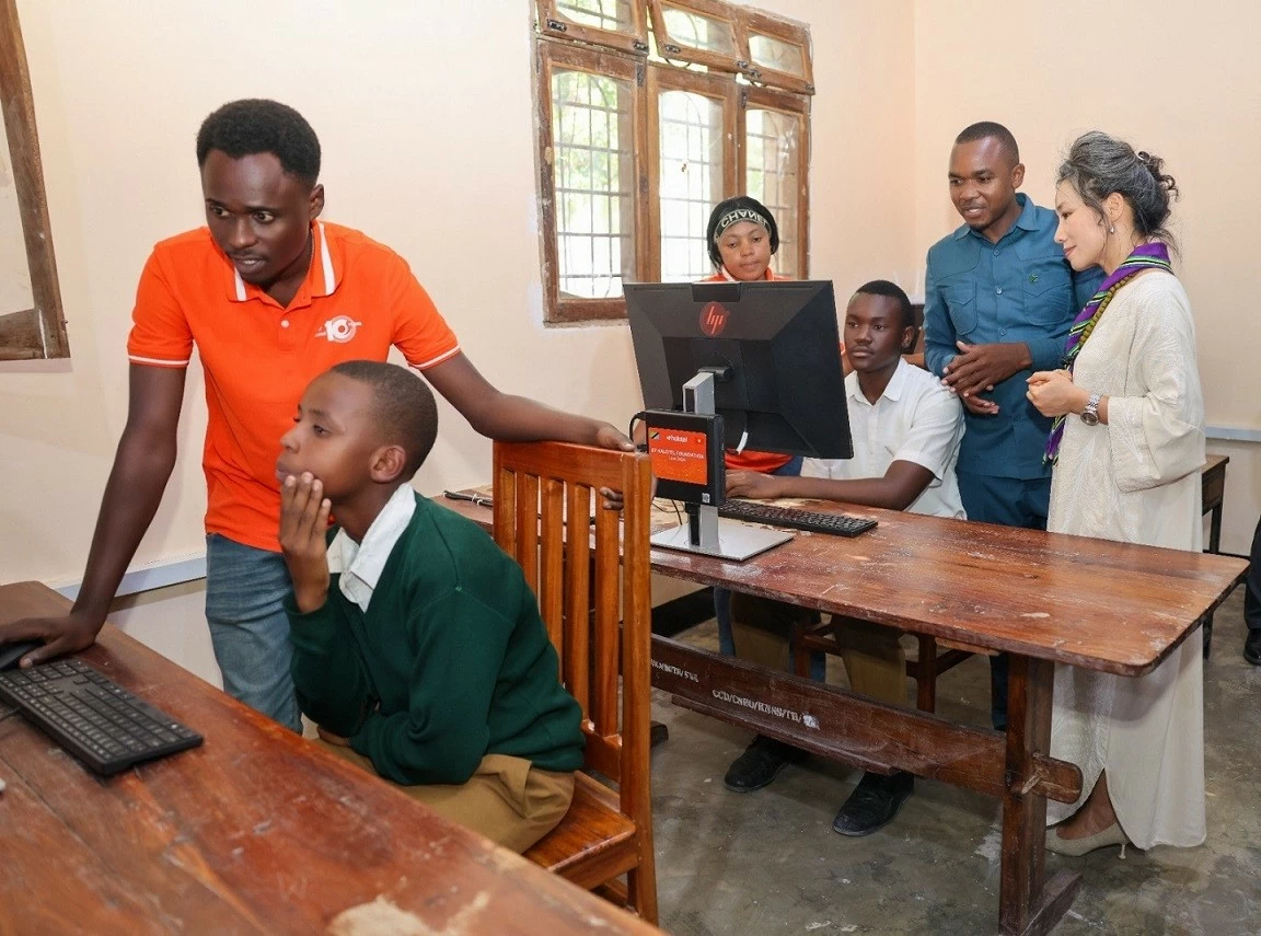 Vietnamese Ambassador and Halotel donate computer lab to Kiwanja cha Ndege Dodoma CC School