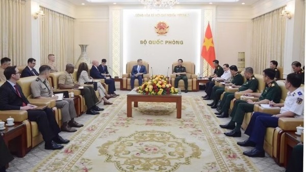 Deputy PM, Defence Minister General Phan Van Giang receives Acting US Secretary of the Navy Hung Cao