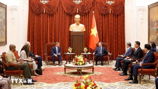 General Secretary, President To Lam welcomes Acting US Secretary of the Navy