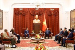 General Secretary, President To Lam welcomes Acting US Secretary of the Navy