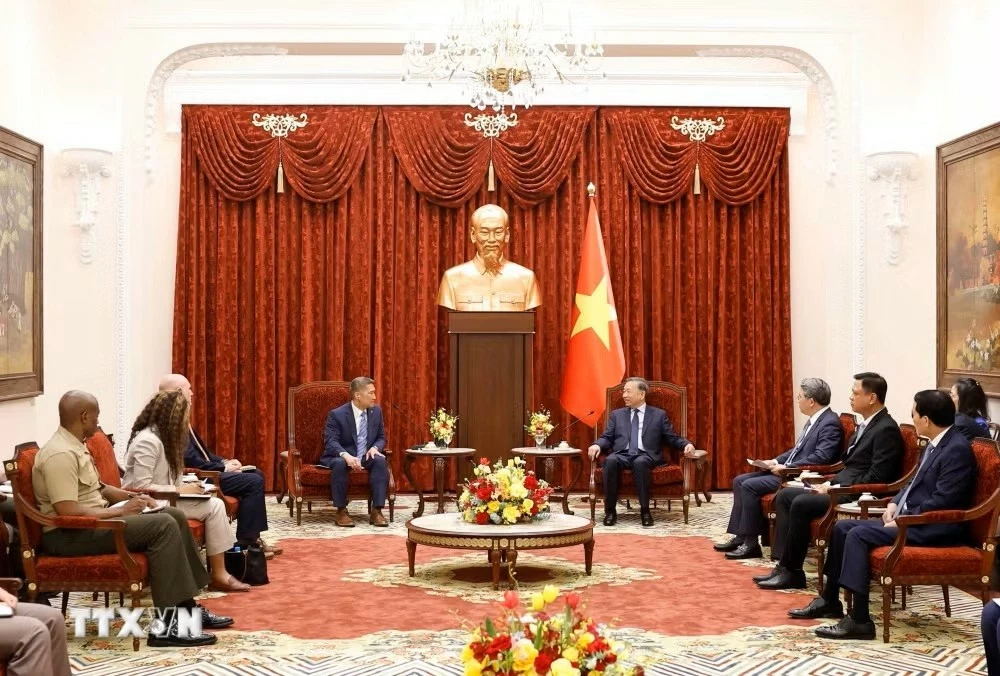 General Secretary, President To Lam welcomes Acting US Secretary of the Navy