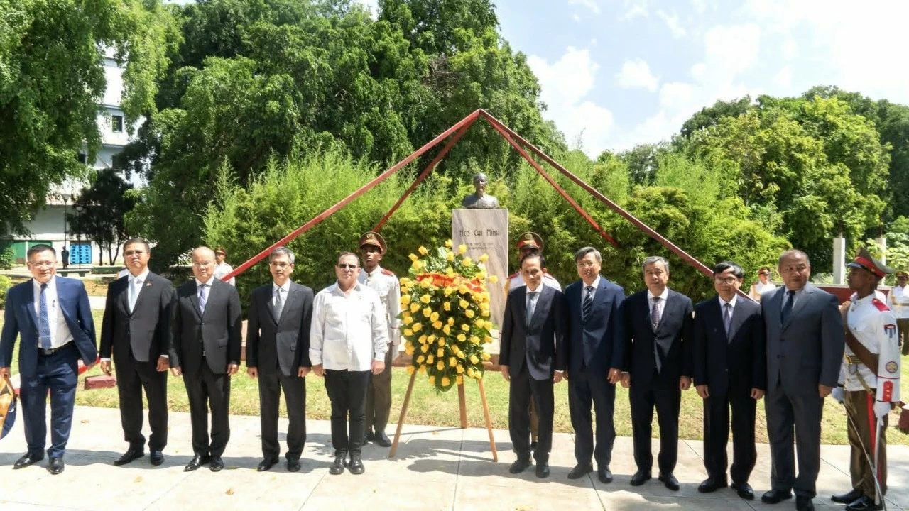 Special Envoy of General Secretary, President To Lam visits Cuba, informs outcomes of the 14th National Party Congress Special Envoy of General Secretary, President To Lam visits Cuba, informs outcomes of the 14th National Party Congress