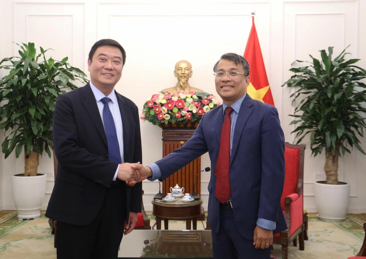Permanent Deputy FM Nguyen Minh Vu received Director General of the Foreign Affairs Office of China’s Guangdong Province Permanent Deputy FM Nguyen Minh Vu received Director General of the Foreign Affairs Office of China’s Guangdong Province