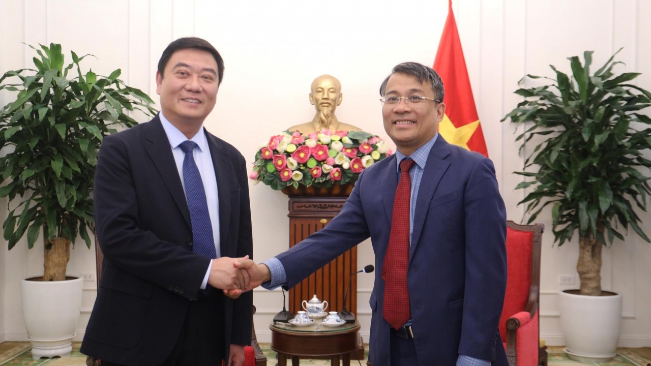 Permanent Deputy FM Nguyen Minh Vu received Director General of the Foreign Affairs Office of China’s Guangdong Province
