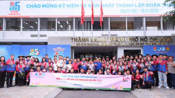 67 Ho Chi Minh City volunteers bring the Green Summer campaign to Lao localities