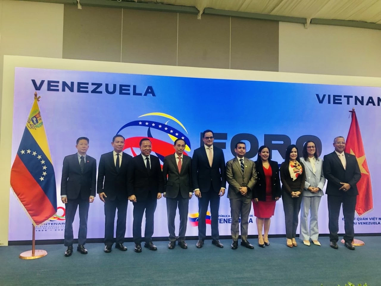 Politburo Member, Foreign Minister Le Hoai Trung pays official visit to Venezuela to strengthen bilateral ties