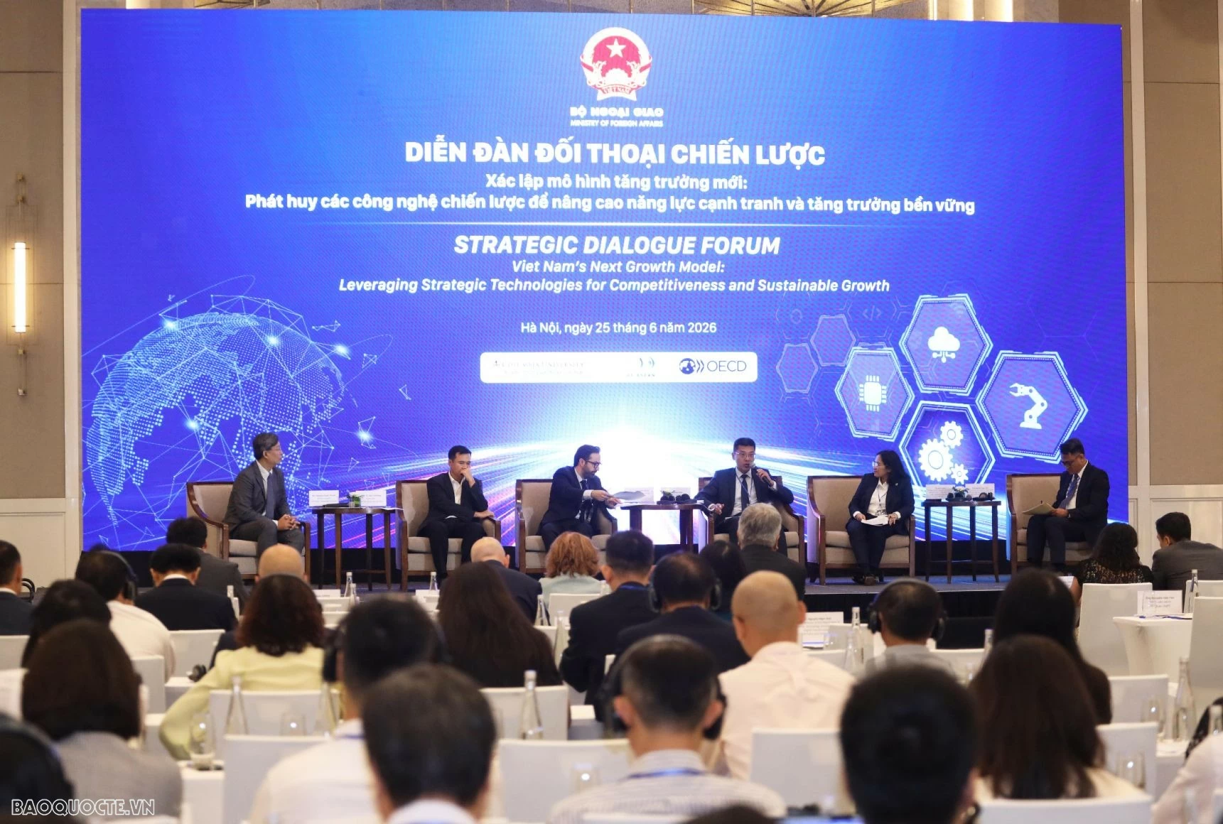 Strategic Dialogue Forum: Leveraging strategic technologies in establishing Vietnam's new growth model