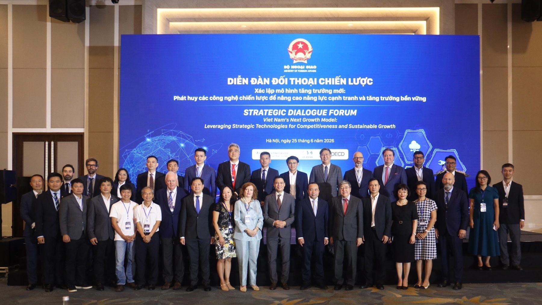Strategic Dialogue Forum: Leveraging strategic technologies in establishing Vietnam's new growth model