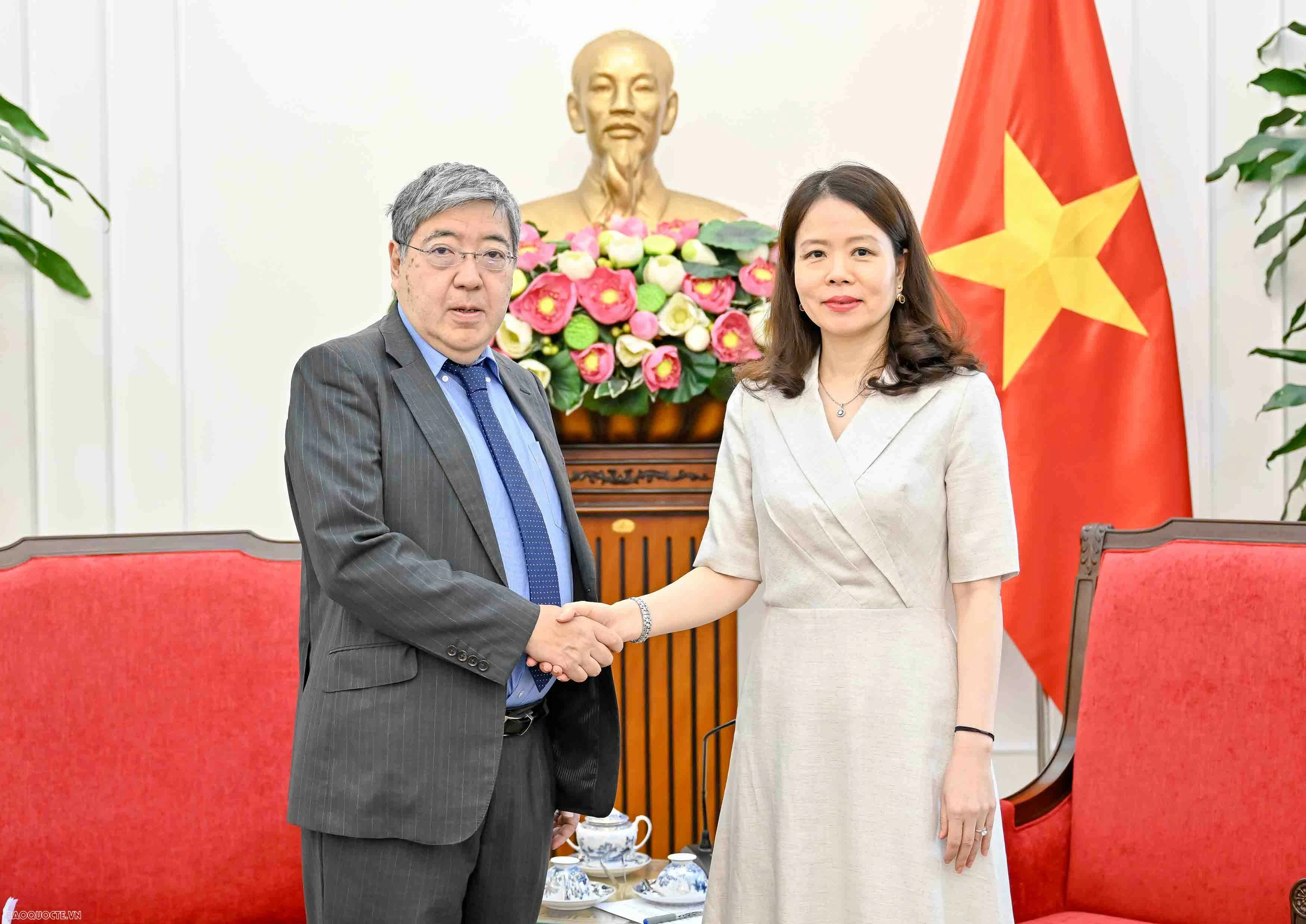 Deputy Foreign Minister Nguyen Minh Hang meets OECD Deputy Secretary-General
