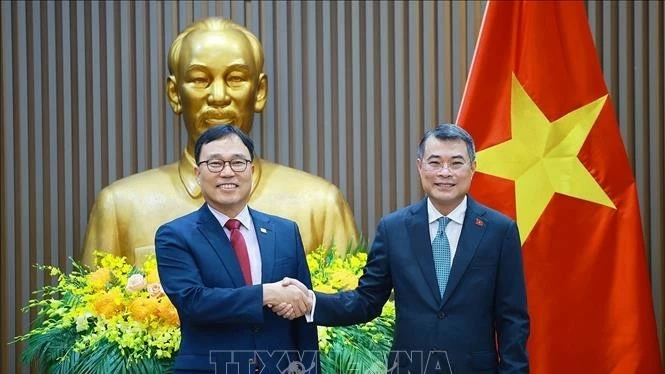 Prime Minister Le Minh Hung outgoing RoK Ambassador Choi Young-sam