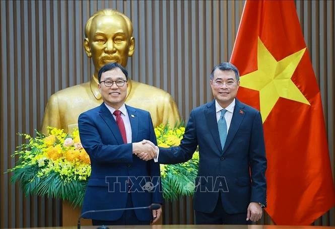 Prime Minister Le Minh Hung outgoing RoK Ambassador Choi Young-sam