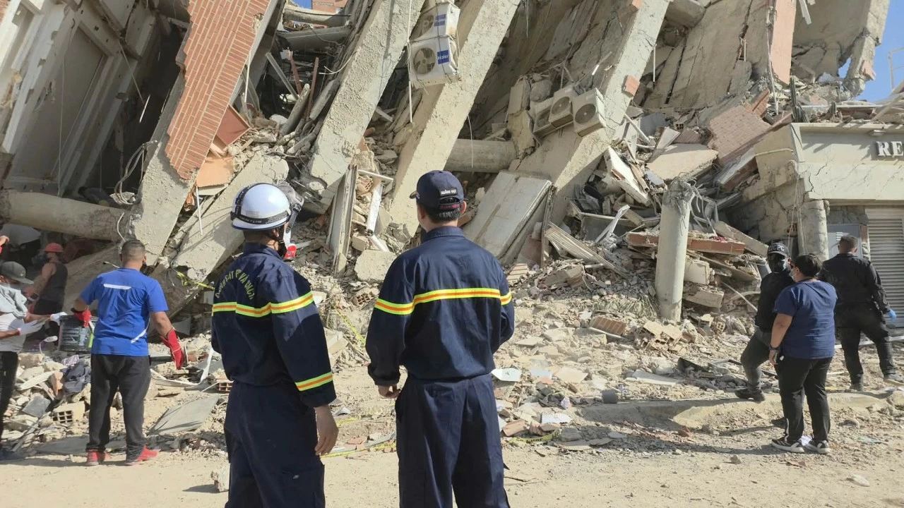 Venezuelan Foreign Minister Yvan Gil Pinto thanks Vietnamese Rescue Team for its mission