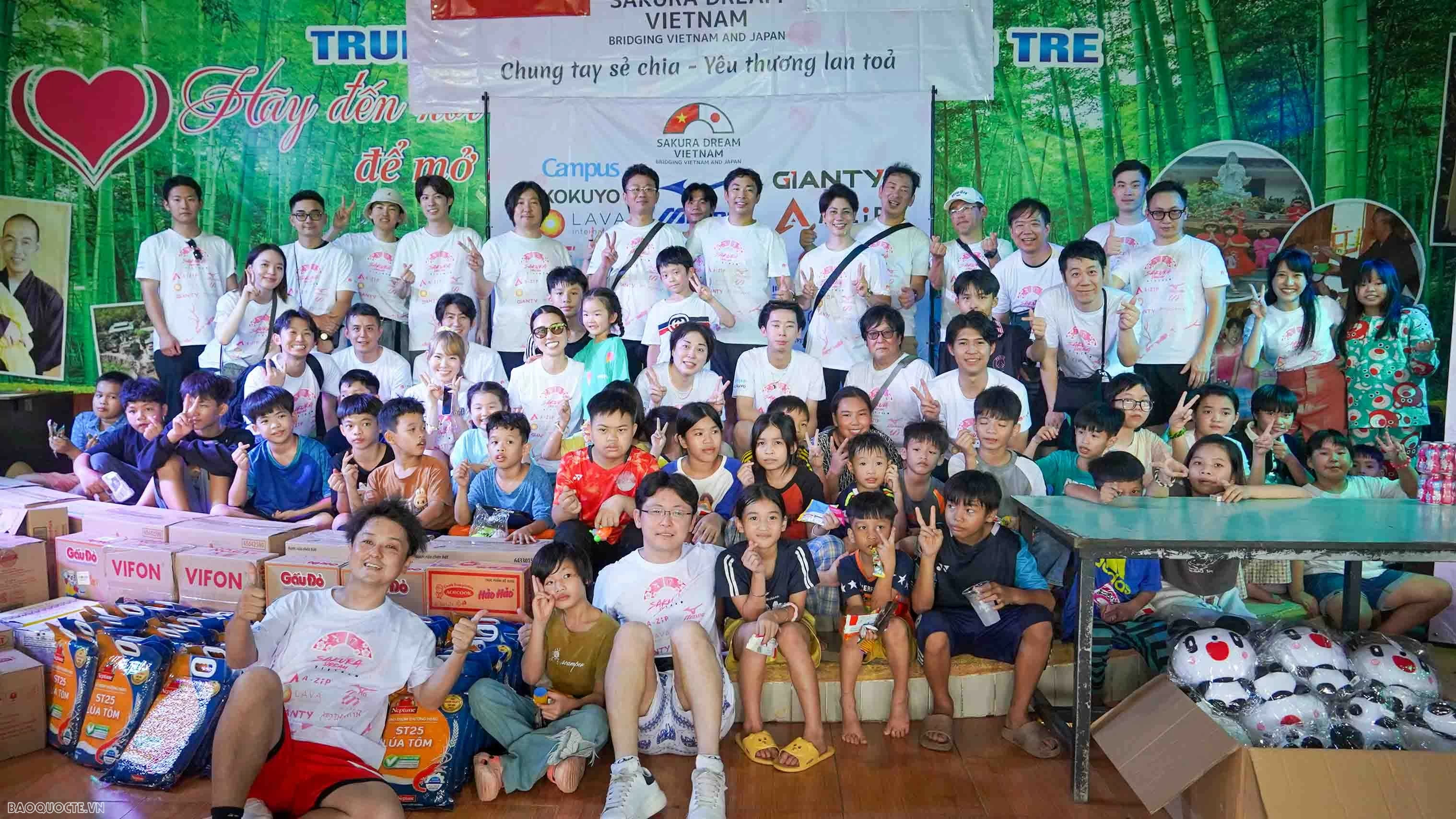 Lang Tre in Dong Nai welcomes Japanese friends, spreading love to orphaned children
