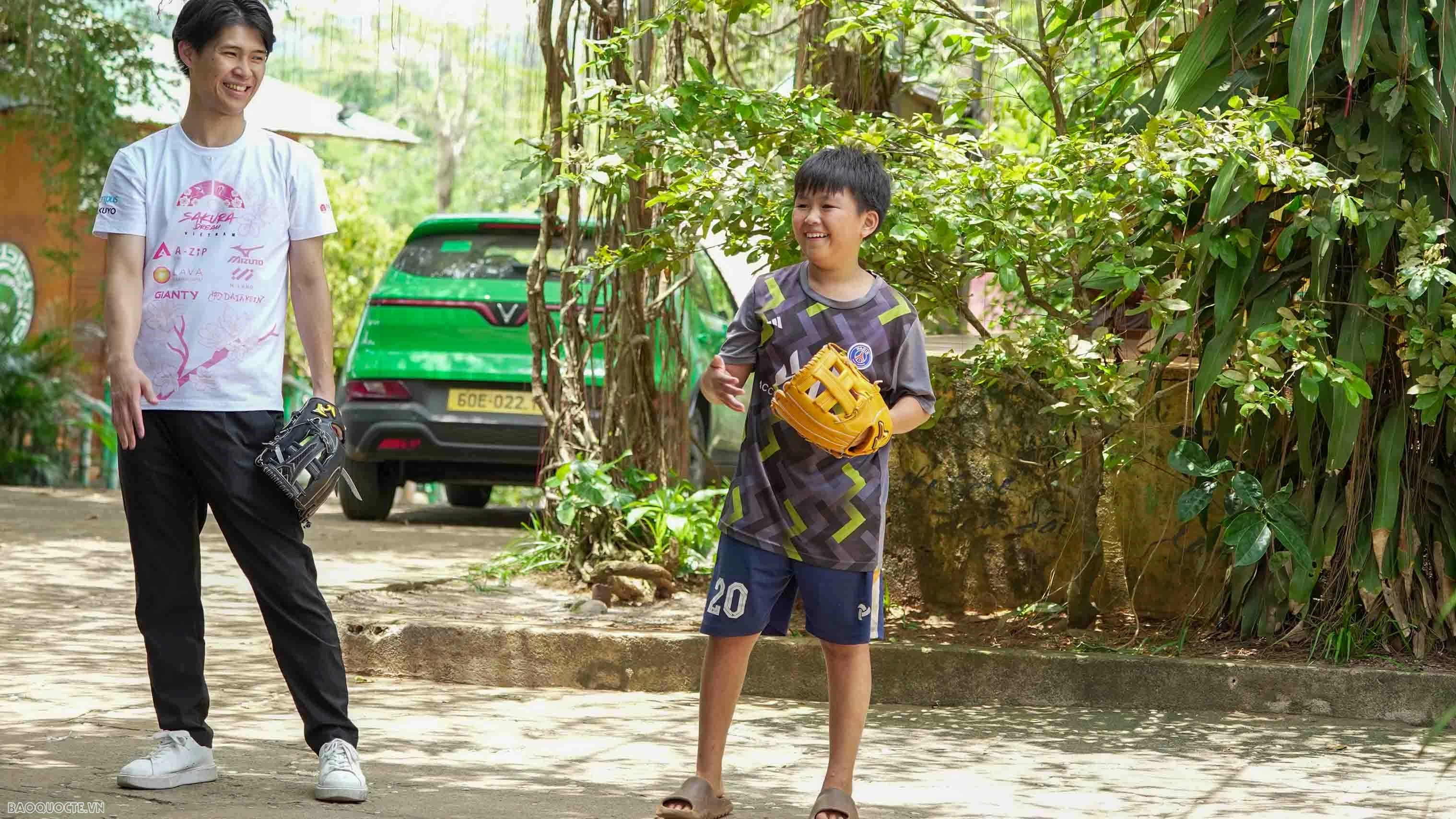 Lang Tre in Dong Nai welcomes Japanese friends, spreading love to orphaned children