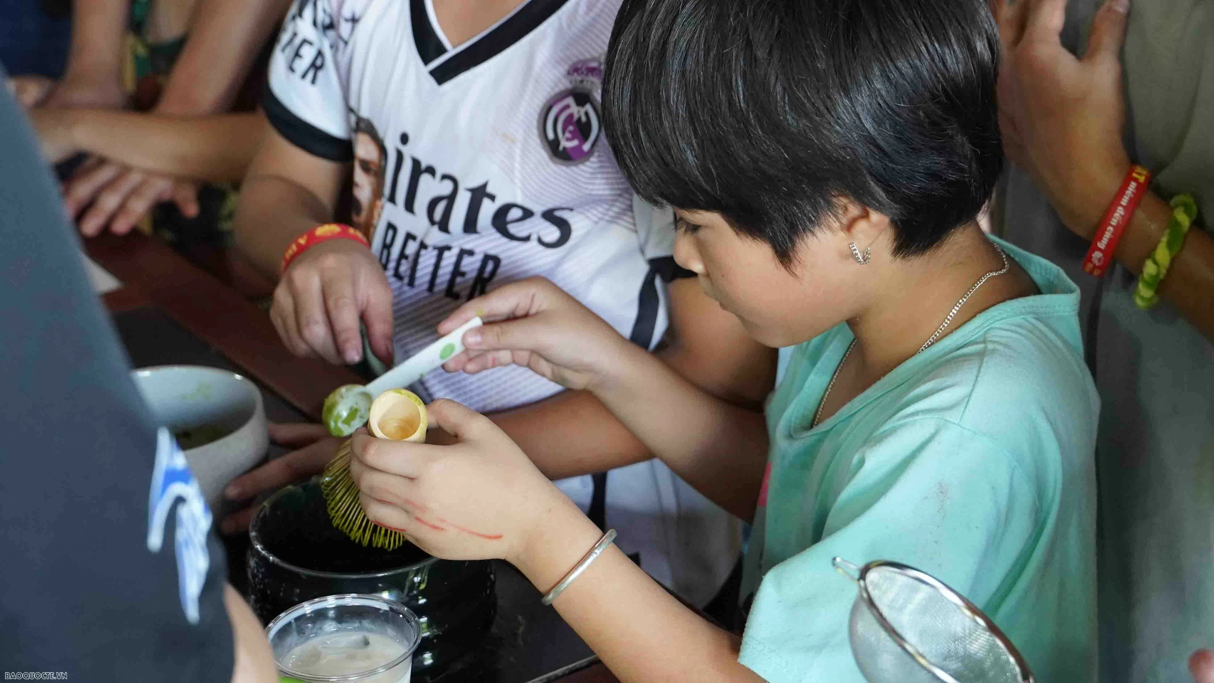 Lang Tre in Dong Nai welcomes Japanese friends, spreading love to orphaned children