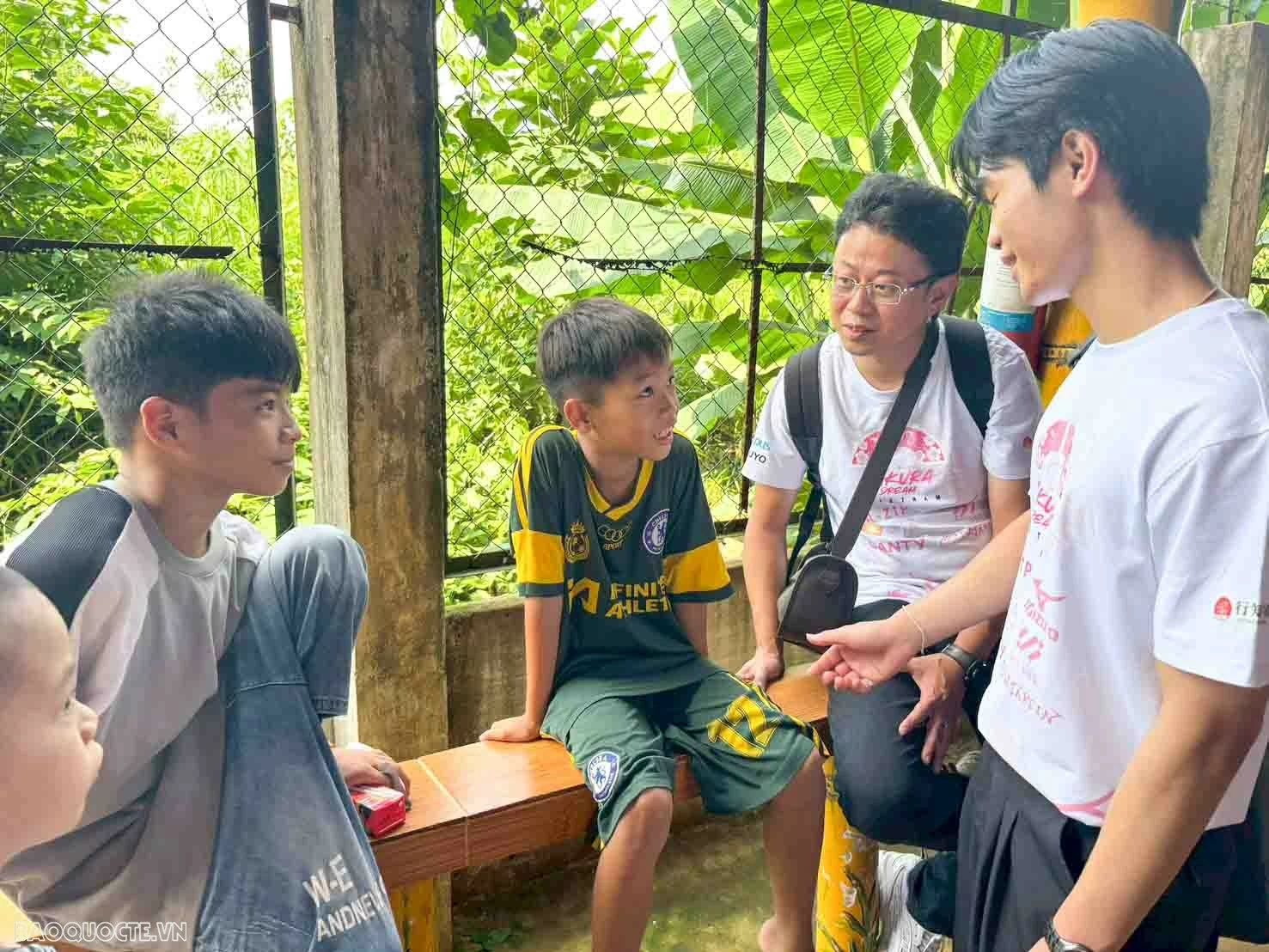 Lang Tre in Dong Nai welcomes Japanese friends, spreading love to orphaned children
