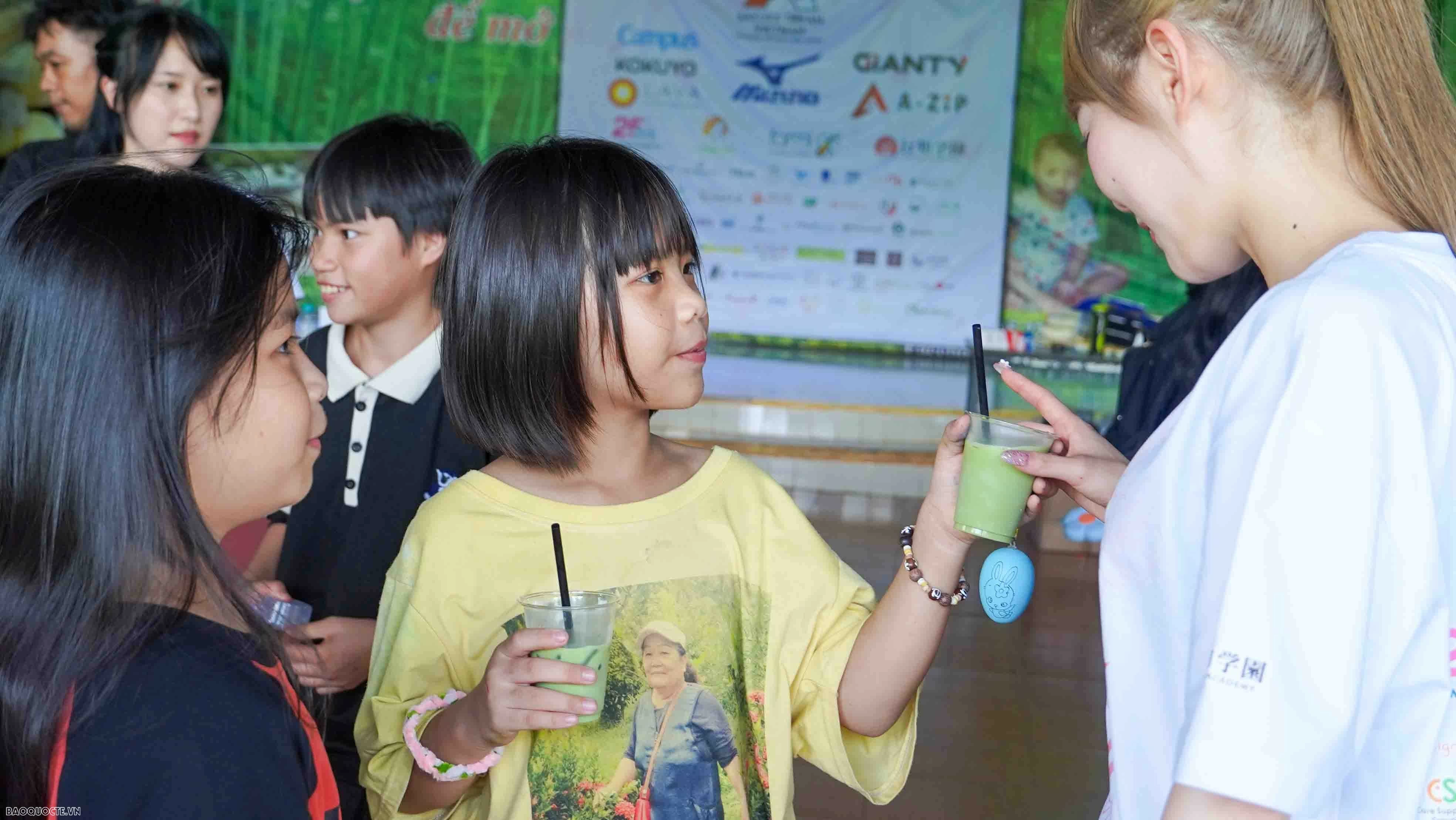 Lang Tre in Dong Nai welcomes Japanese friends, spreading love to orphaned children