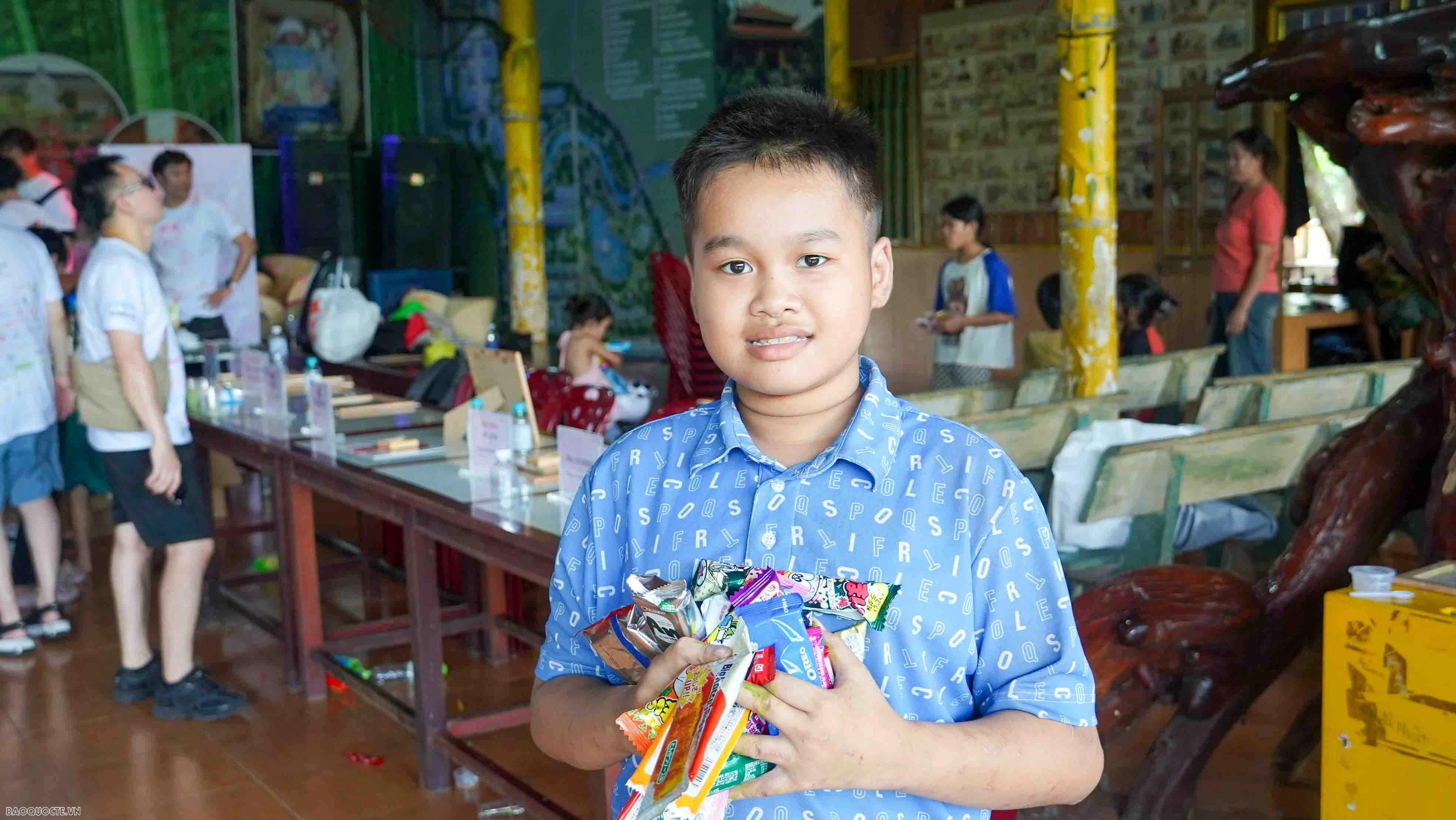 Lang Tre in Dong Nai welcomes Japanese friends, spreading love to orphaned children