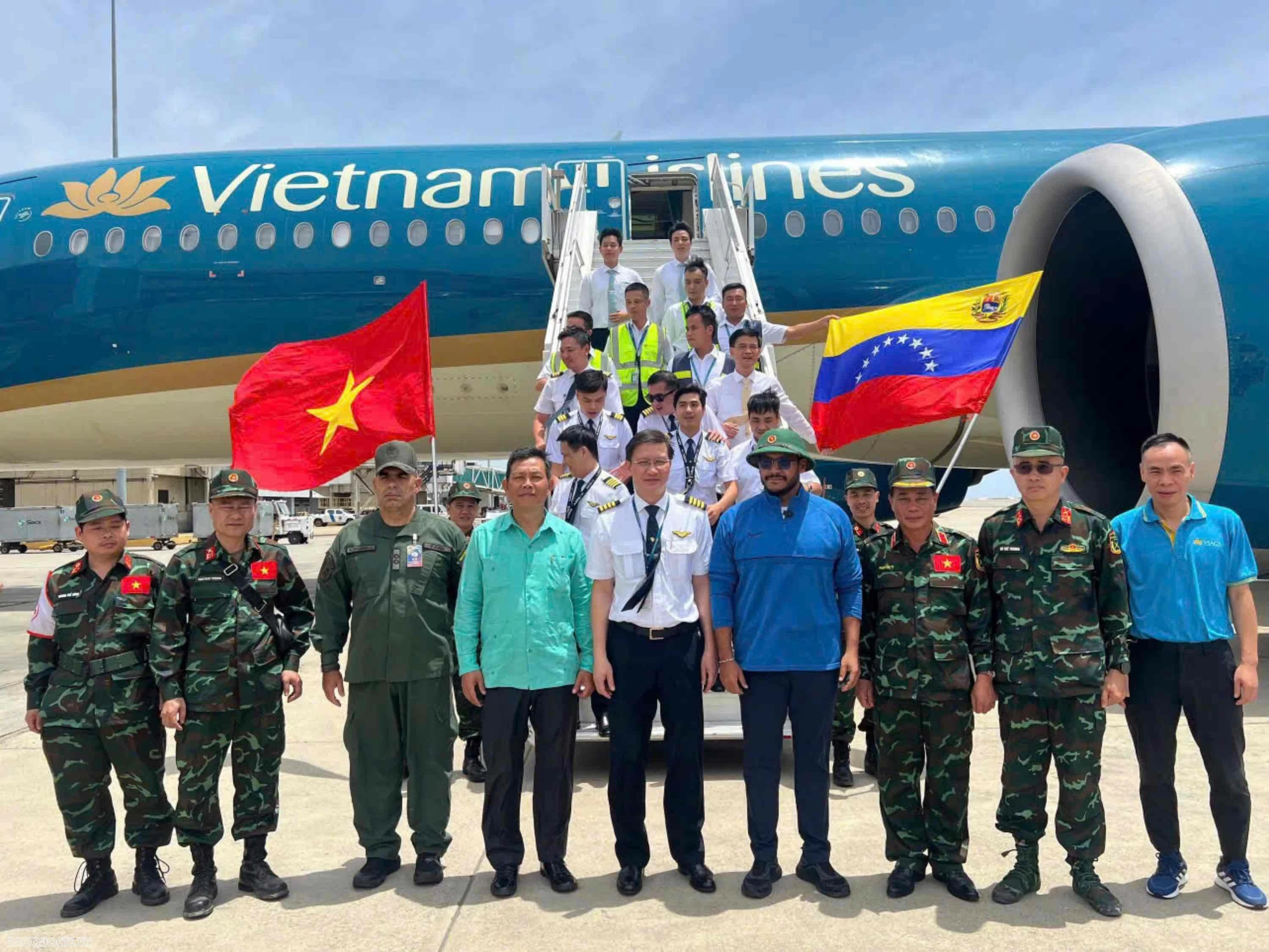 Vietnam's second aid flight to Venezuela lands at Simón Bolívar International Airport