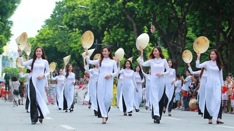 Preserving the essence of Hanoi's people in a century-long vision (Part 2): Planning a city, forging its character