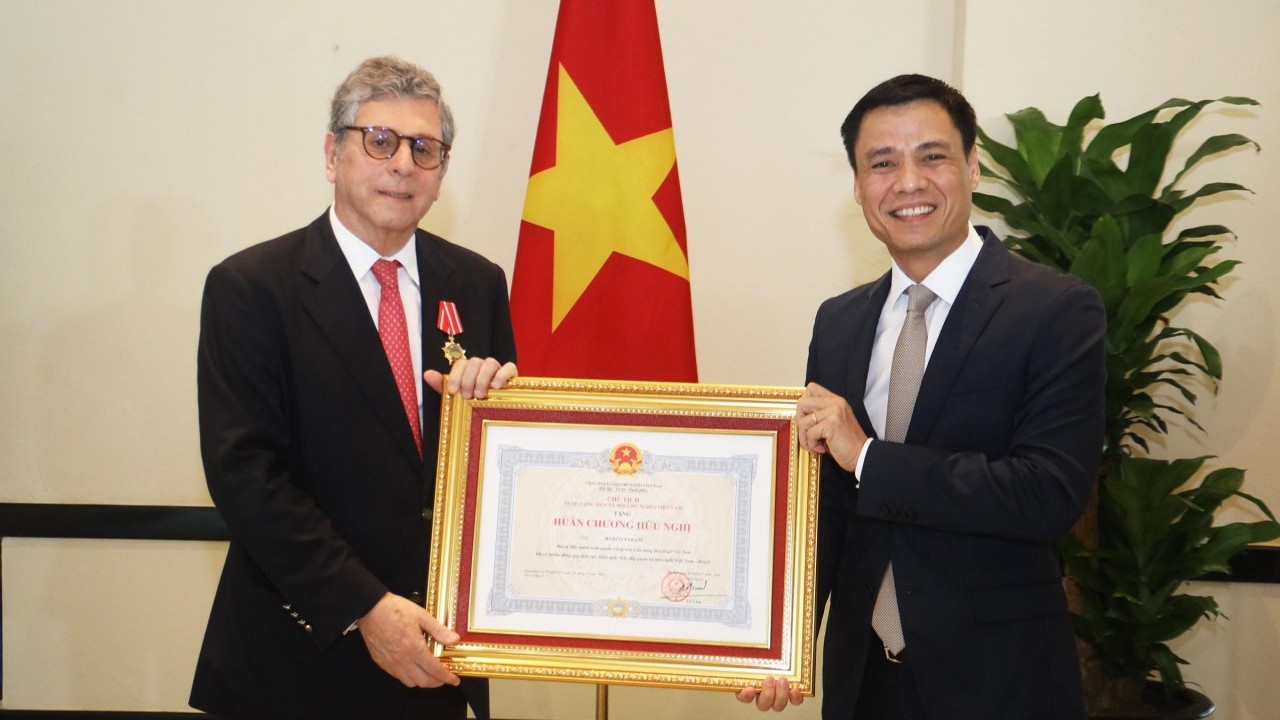 Brazilian Ambassador to Vietnam Marco Farani awarded the Friendship Order