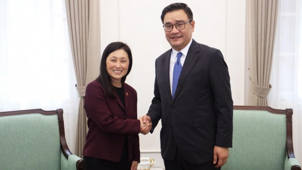 Ministry of Foreign Affairs receives copy of Credentials from U.S. Ambassador to Vietnam Jennifer Wicks