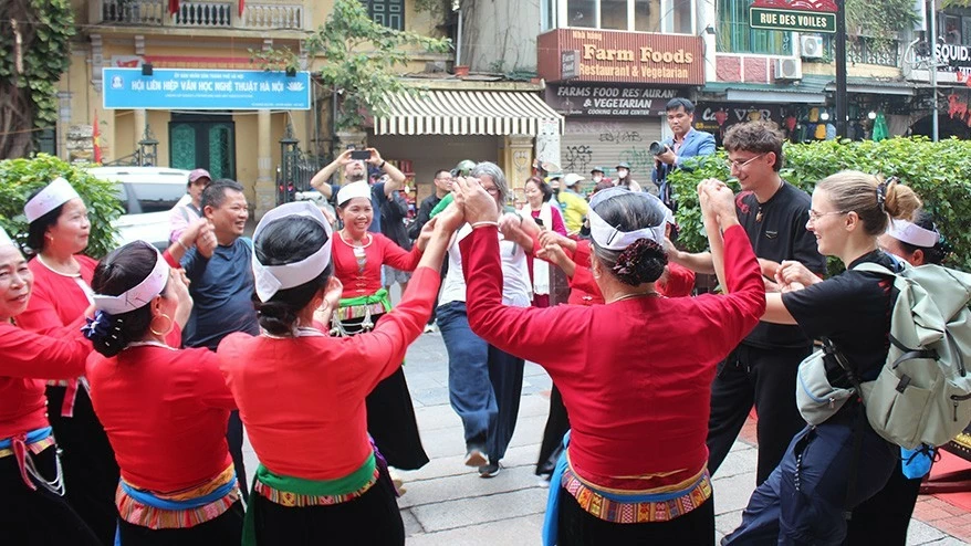 Vietnam tourism poised to surpass 25 million international visitors target