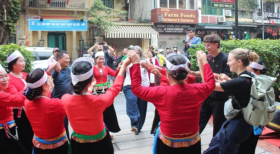 Vietnam tourism poised to surpass 25 million international visitors target Vietnam tourism poised to surpass 25 million international visitors target