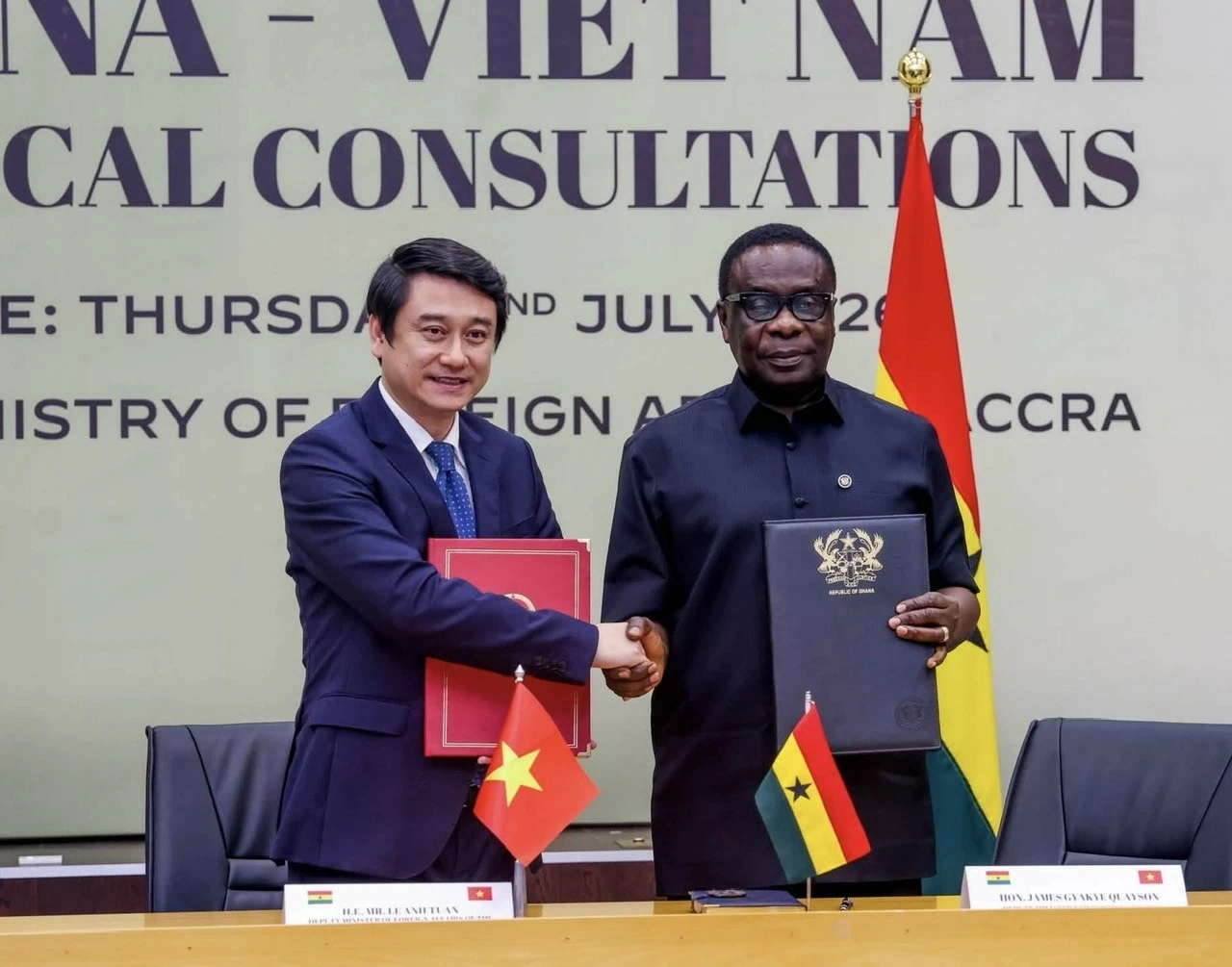 Deputy Foreign Minister Le Anh Tuan visits Ghana, co-chairs first political consultation