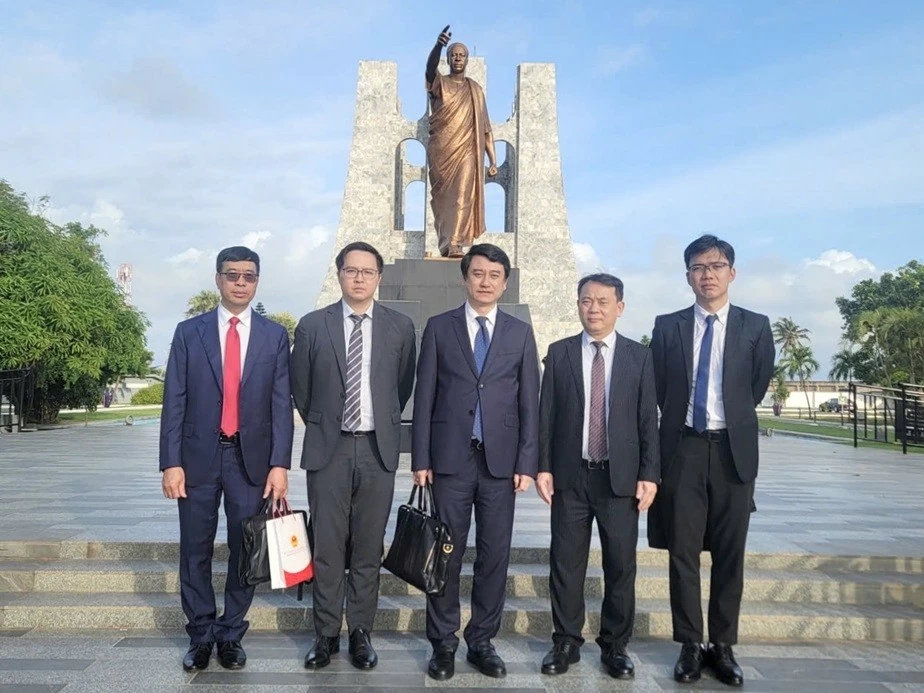 Deputy Foreign Minister Le Anh Tuan visits Ghana, co-chairs first political consultation