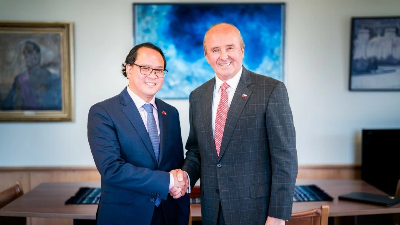 Ambassador Nguyen Viet Cuong meets Chilean Deputy Foreign Minister to enhance cooperation on the 55th anniversary of diplomatic ties