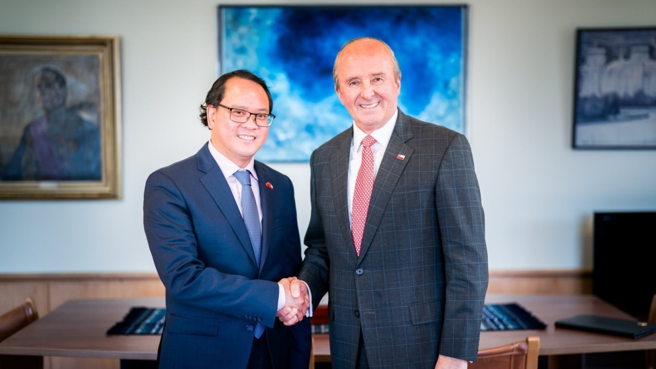 Ambassador Nguyen Viet Cuong meets Chilean Deputy Foreign Minister to enhance cooperation on the 55th anniversary of diplomatic ties