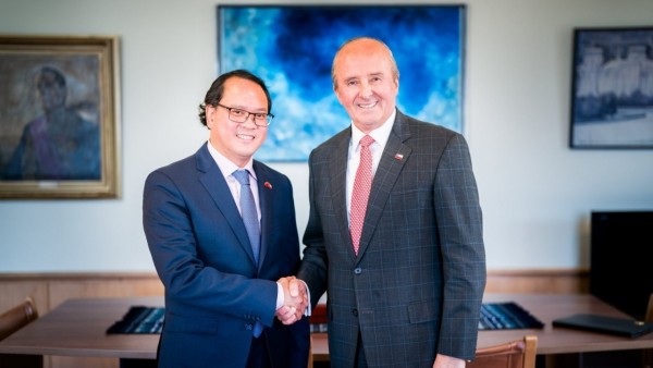 Ambassador Nguyen Viet Cuong meets Chilean Deputy Foreign Minister to enhance cooperation on the 55th anniversary of diplomatic ties