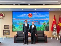 Consul General Bui Nguyen Long receives delegation from Southwest University of Political Science and Law in Chongqing