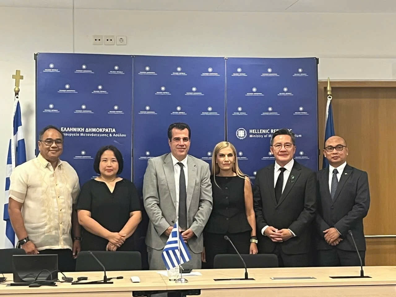Ambassador Pham Thi Thu Huong meets Greek Minister of Migration Athanasios Plevris in Athens Ambassador Pham Thi Thu Huong meets Greek Minister of Migration Athanasios Plevris in Athens