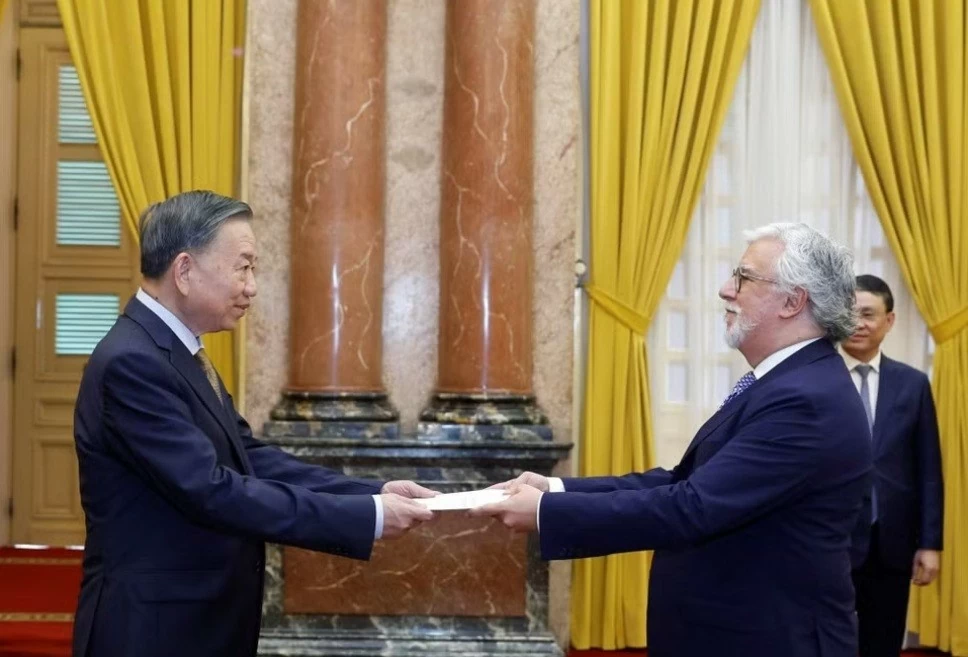 General Secretary, President To Lam receives newly accredited Ambassadors from Portugal, Iran, Mongolia, the US, Myanmar