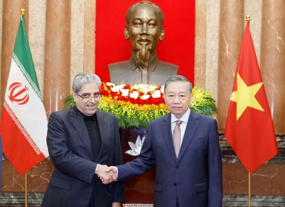 General Secretary, President To Lam receives newly accredited Ambassadors from Portugal, Iran, Mongolia, the US, Myanmar