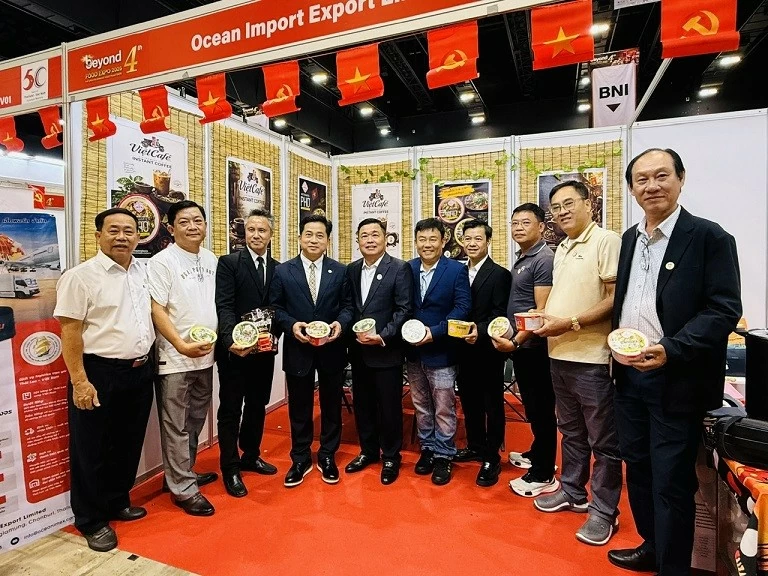 Exhibition elevates Vietnamese brands, boosts economic cooperation in Thailand