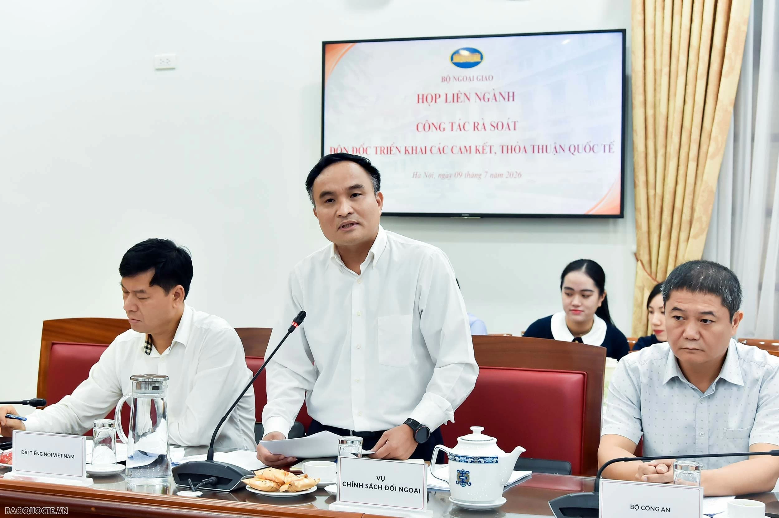 Foreign Minister Le Hoai Trung chairs inter-sectoral meeting to advance implementation of international commitments
