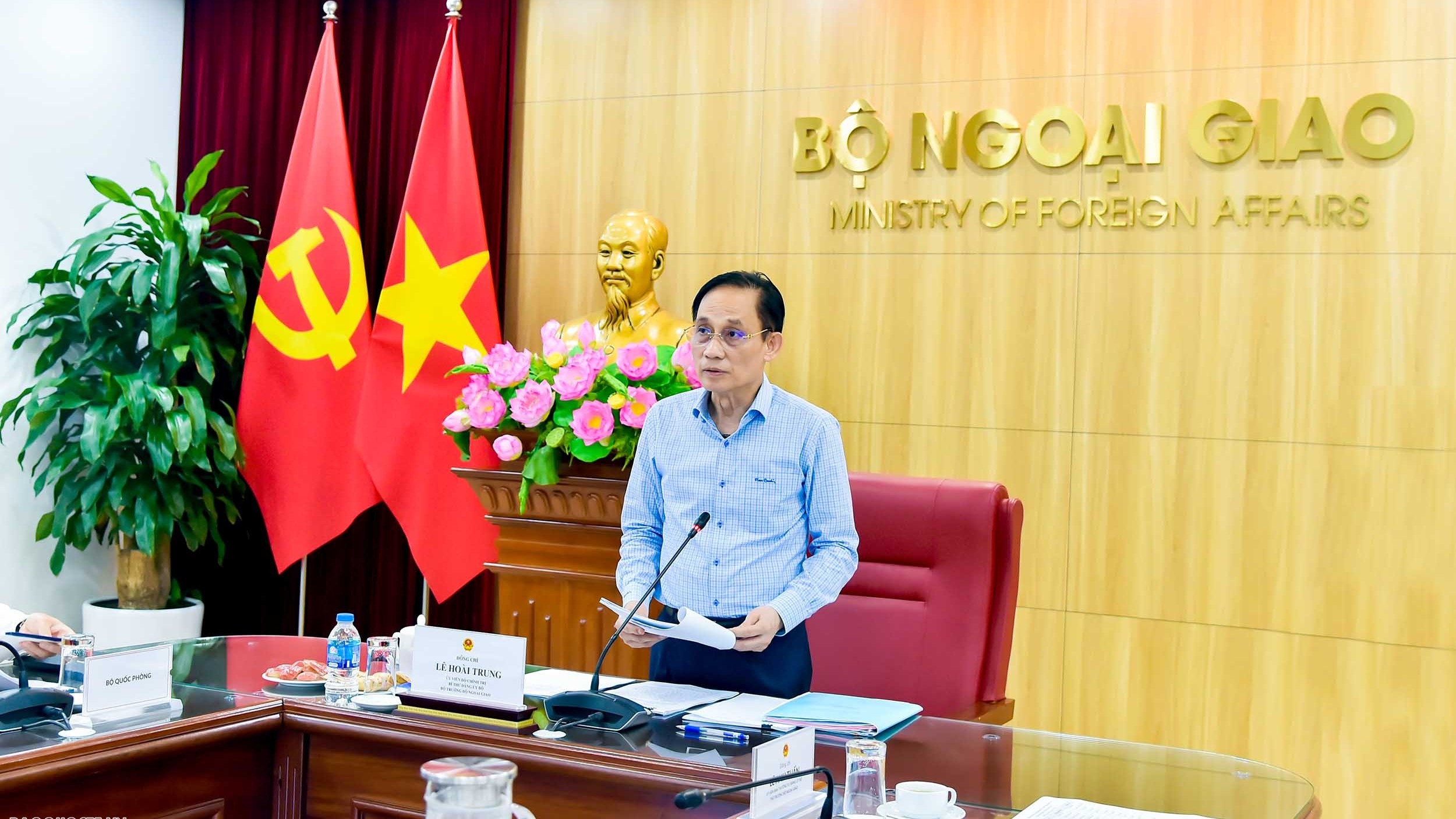 Foreign Minister Le Hoai Trung chairs inter-sectoral meeting to advance implementation of international commitments