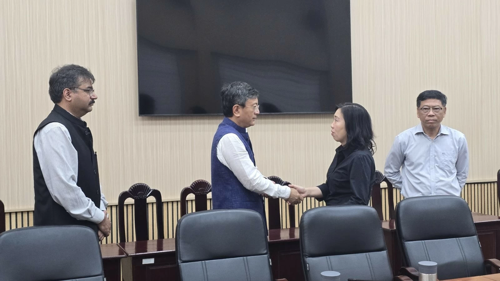 Foreign Ministry coordinates assistance following  tourist boat accident in Phu Quoc