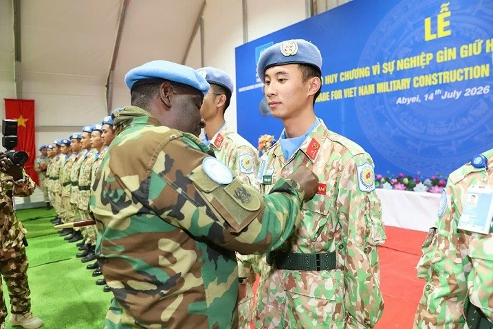 Vietnamese blue beret soldiers awarded United Nations Peacekeeping Medal