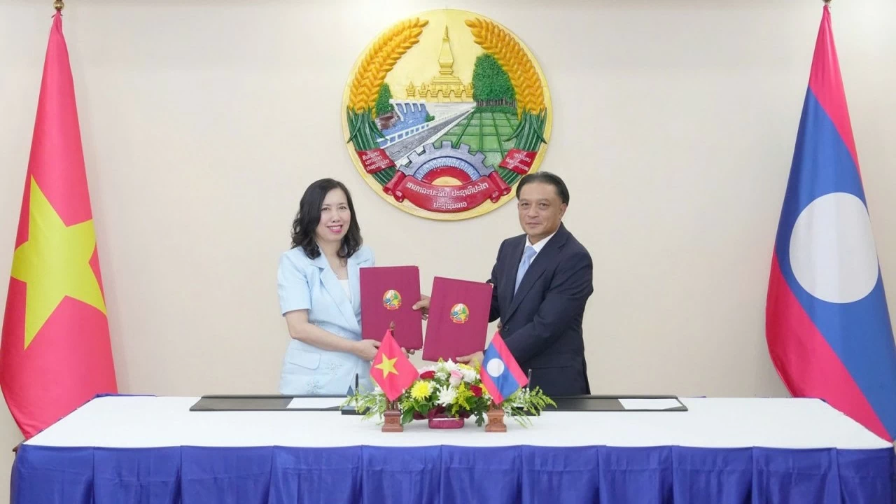 Vietnam, Laos Foreign Ministries sign Memorandum of Understanding on Cooperation in Overseas Vietnamese and Overseas Lao Affairs