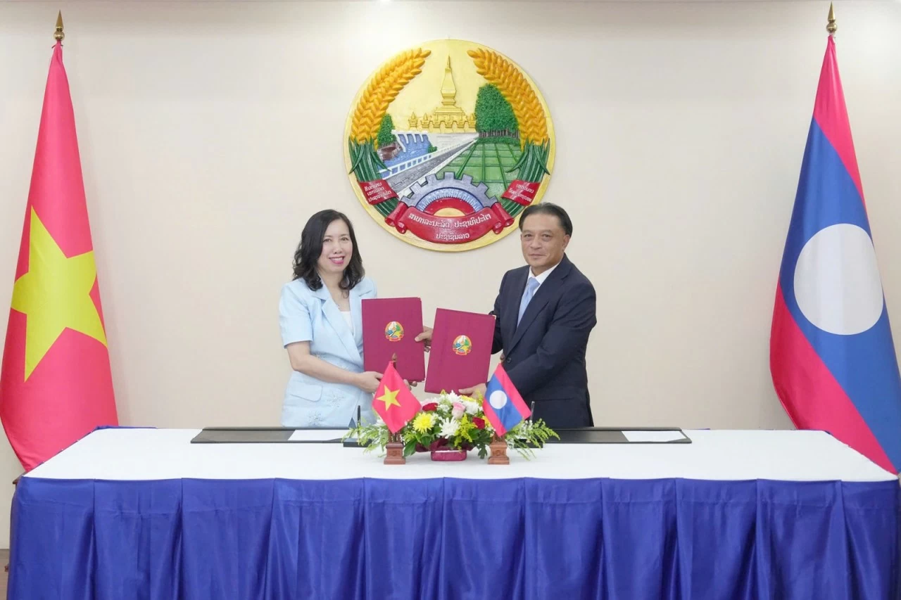 Vietnam, Laos Foreign Ministries sign Memorandum of Understanding on Cooperation in Overseas Vietnamese and Overseas Lao Affairs